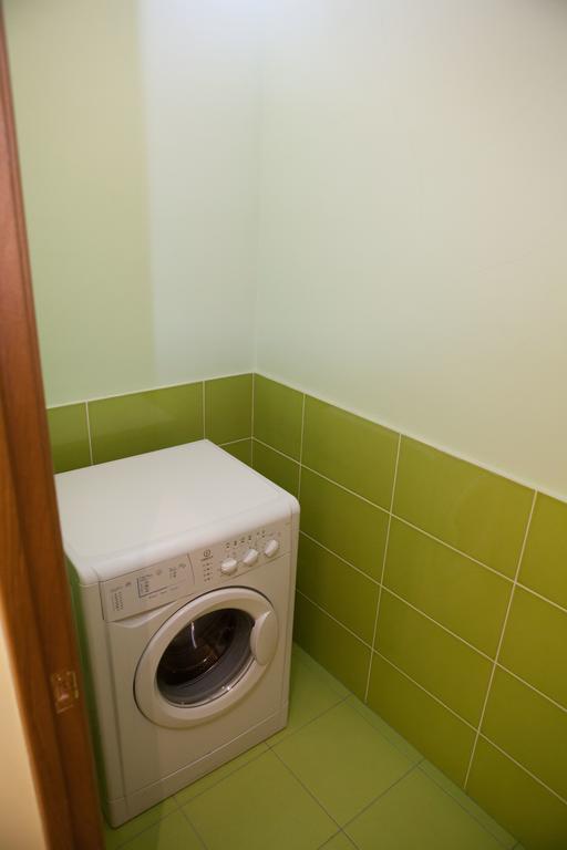 Apartment In 2 Min From Poznyaky Metro Station Киев Екстериор снимка