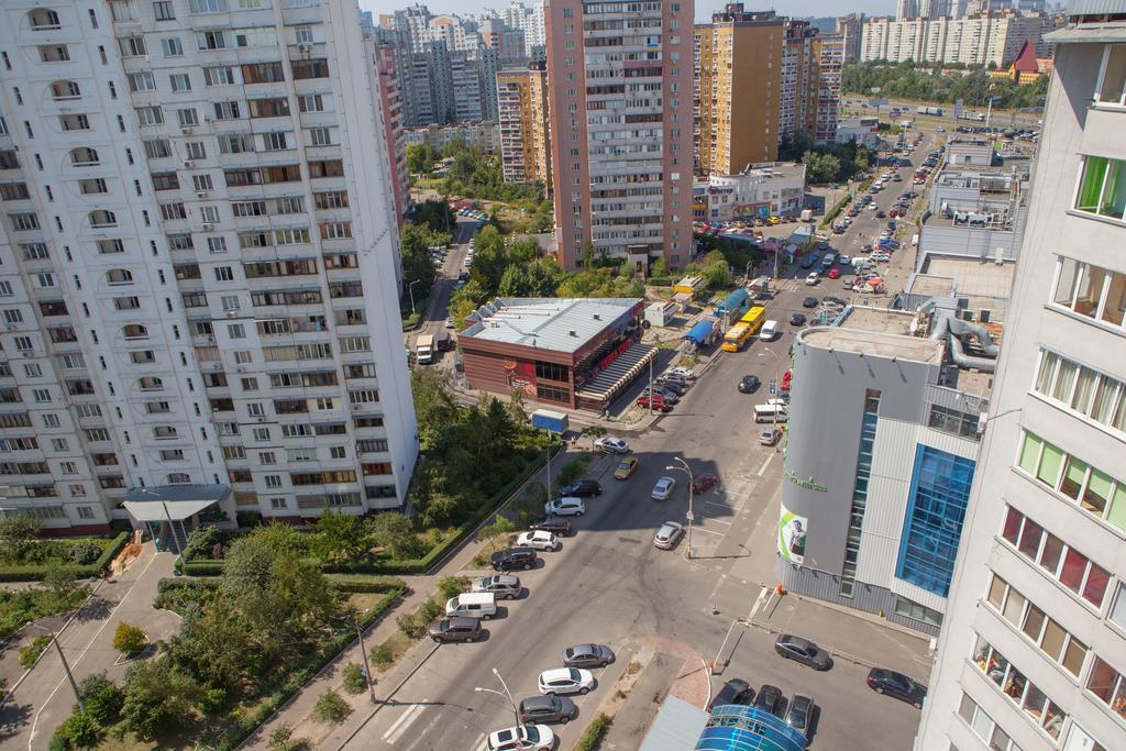 Apartment In 2 Min From Poznyaky Metro Station Киев Екстериор снимка