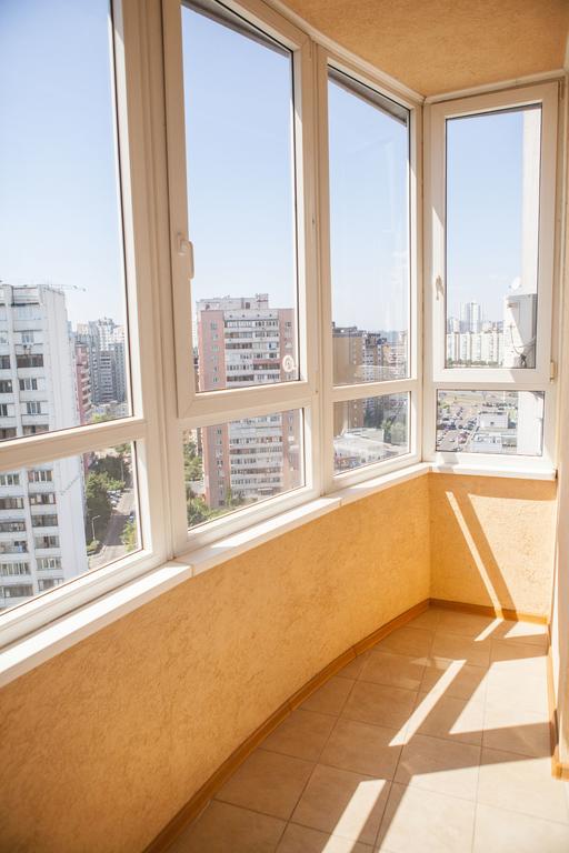 Apartment In 2 Min From Poznyaky Metro Station Киев Екстериор снимка