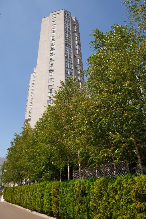 Apartment In 2 Min From Poznyaky Metro Station Киев Екстериор снимка