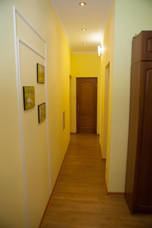 Apartment In 2 Min From Poznyaky Metro Station Киев Екстериор снимка