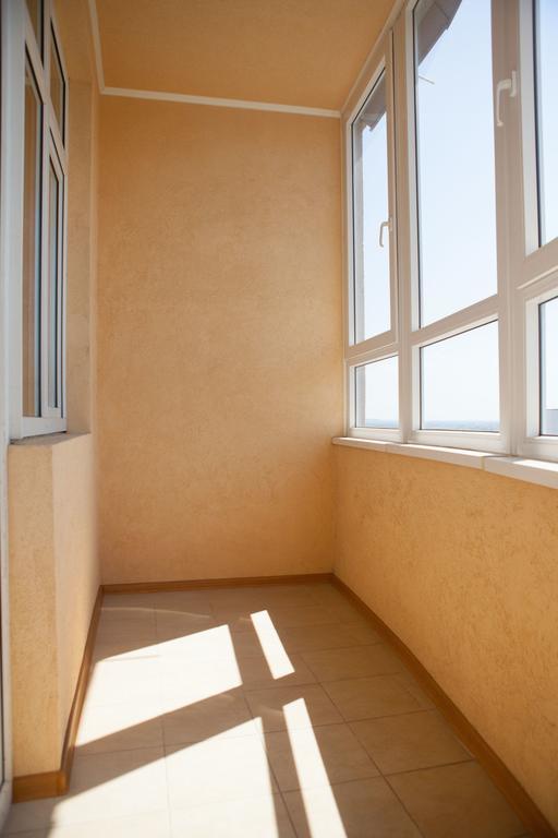 Apartment In 2 Min From Poznyaky Metro Station Киев Екстериор снимка